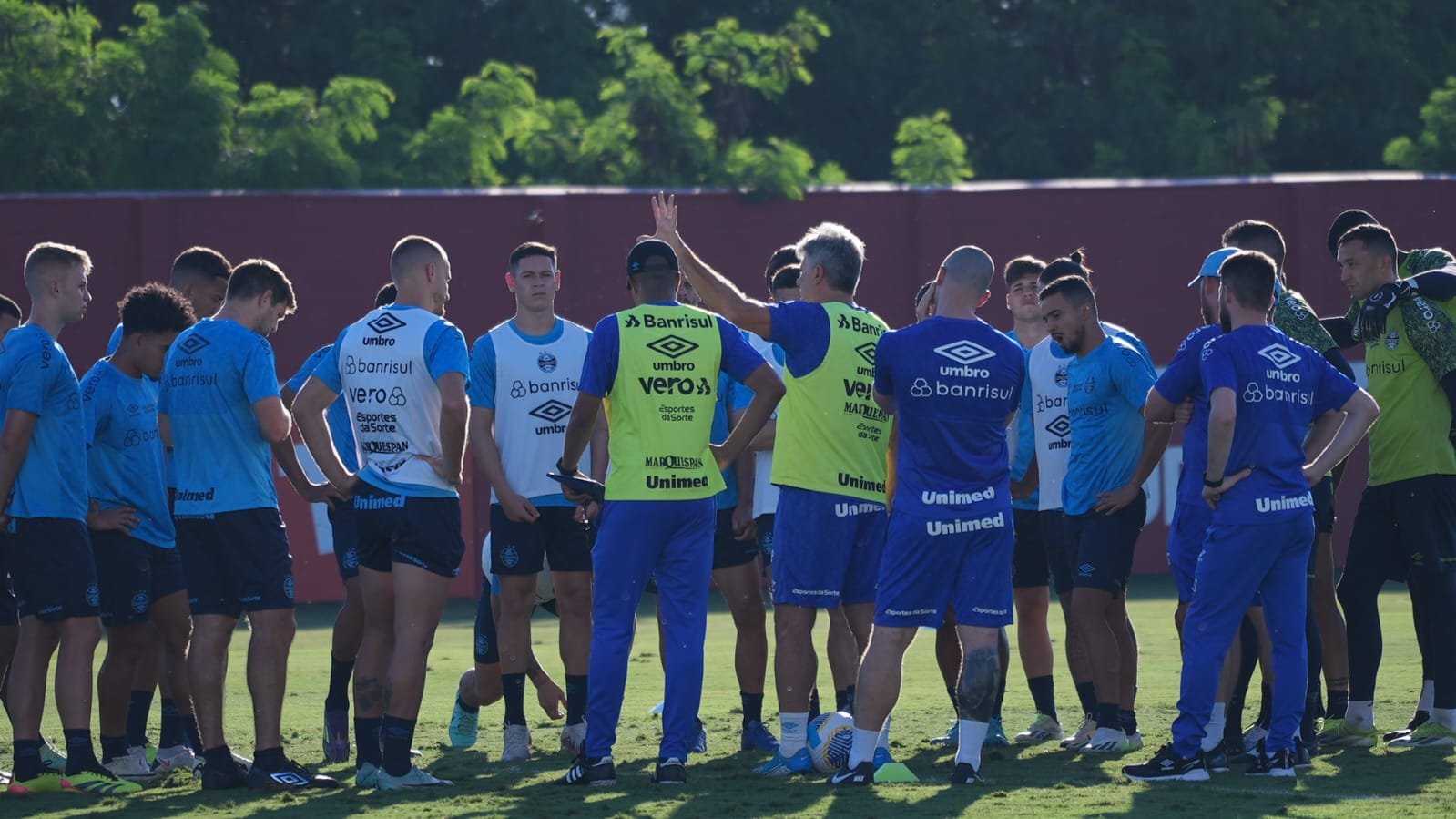 ÚLTIMAS DO GRÊMIO:  com foco no Brasileirão, o tricolor inicia a semana de treinamentos no Rio de Janeiro