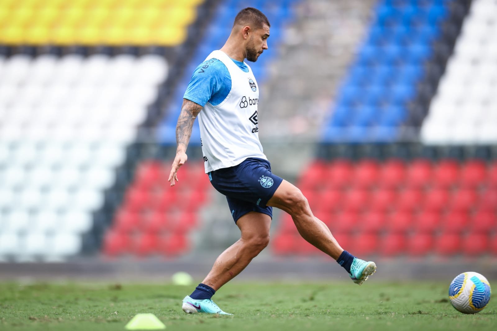 Grêmio treinou e viajou para o Ceará nesta segunda-feira