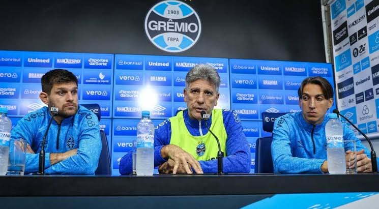 GRÊMIO TRENOU PELA MANHÃ SEGUIDO DE ENTREVISTA COLETIVA