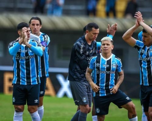 GRÊMIO VENCE O VITÓRIA PARA RETOMAR A CONFIANÇA NO BRASILEIRÃO