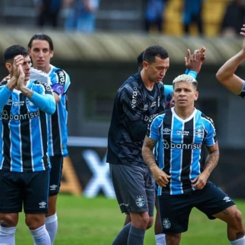 GRÊMIO VENCE O VITÓRIA PARA RETOMAR A CONFIANÇA NO BRASILEIRÃO